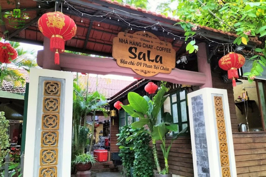 Sala Vegetarian Restaurant - Vietnam Food Tour