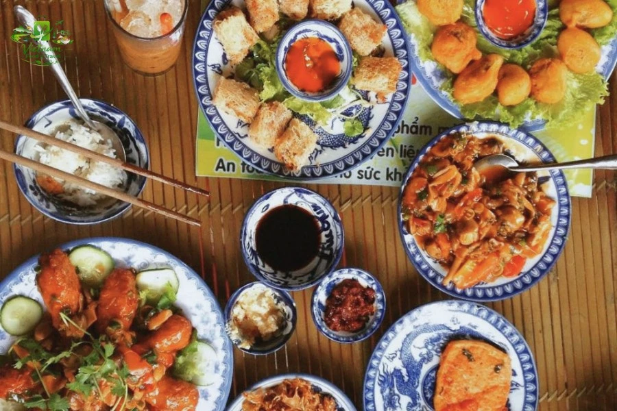 Lien Hoa Vegan Restaurant Hue - Vietnam Food Tour