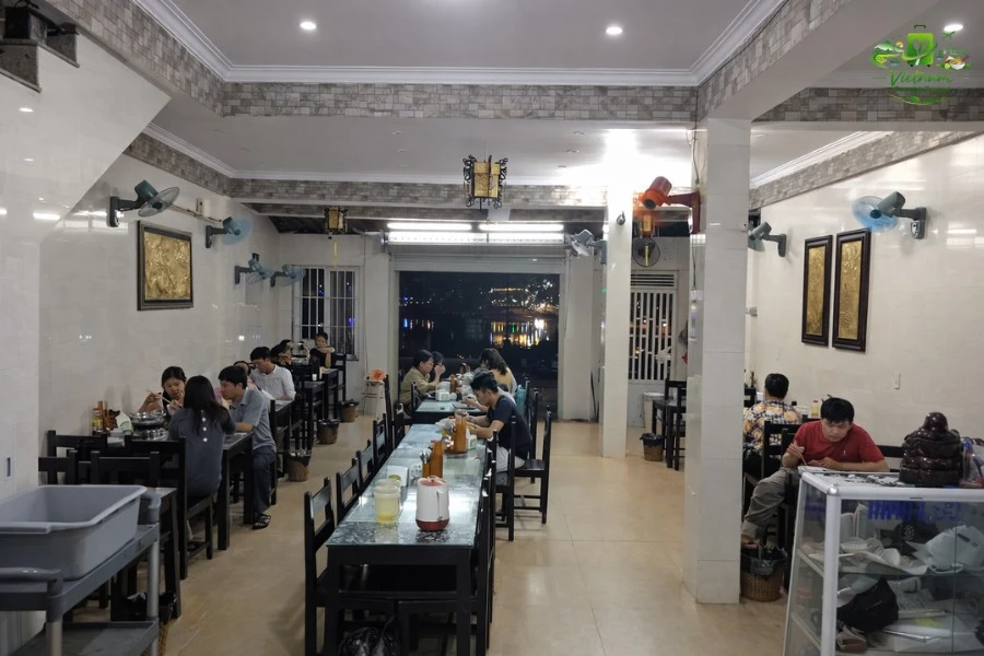 Dieu Lac Vegetarian Restaurant - Vietnam Food Tour